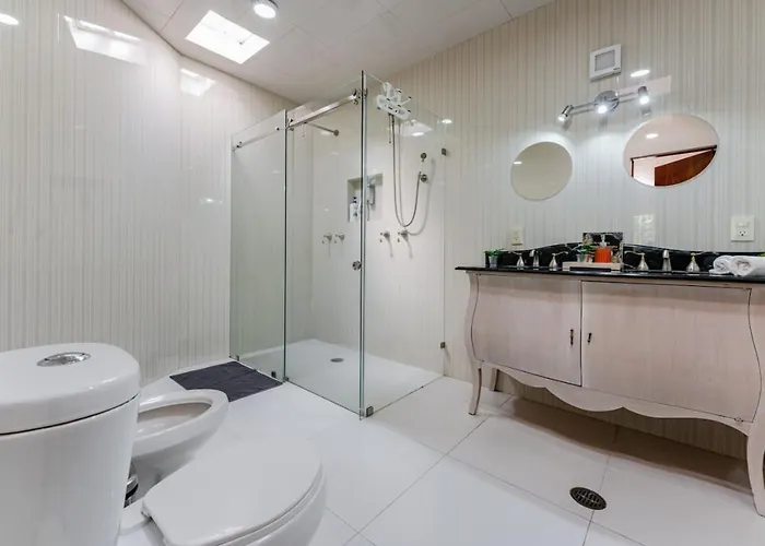 Large Group-friendly With Stunning Rooftop *