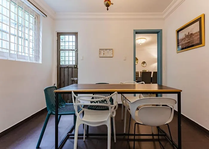 Large Group-friendly With Stunning Rooftop Сasa de vacaciones
