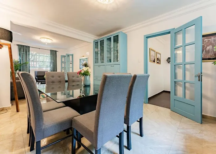 Large Group-friendly With Stunning Rooftop Сasa de vacaciones *