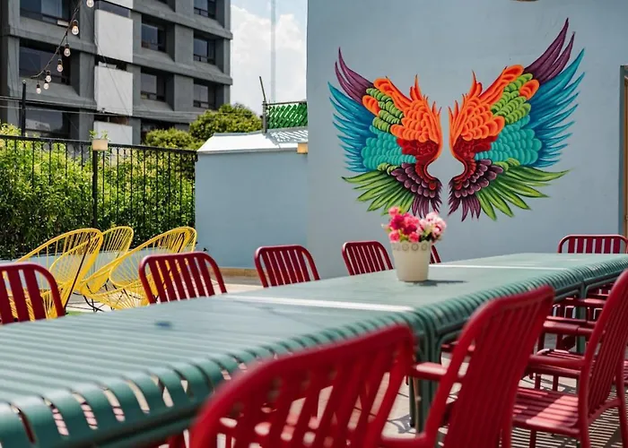 Large Group-friendly With Stunning Rooftop Сasa de vacaciones
