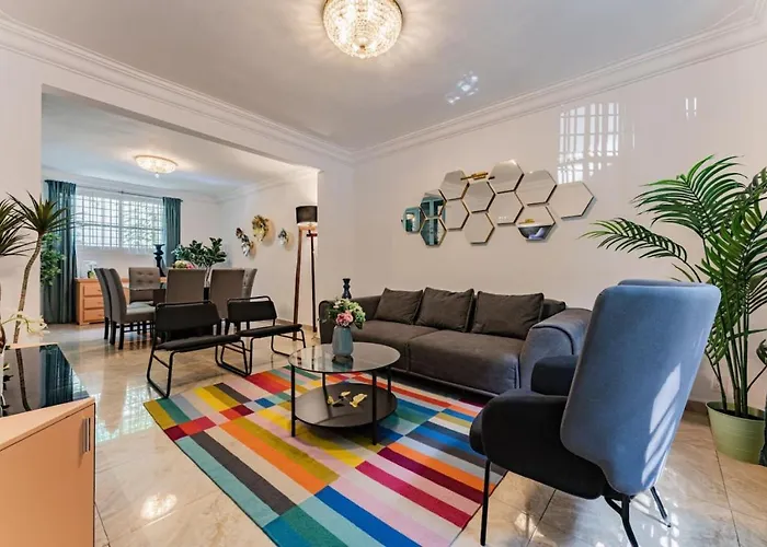 Large Group-friendly With Stunning Rooftop